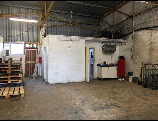 198M² WAREHOUSE TO LET IN GLEN ANIL